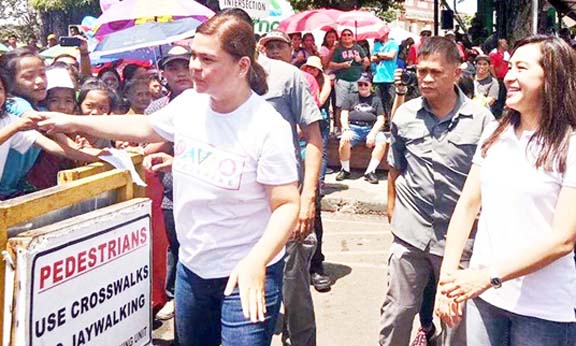 Quezon City Vice Mayor Joy Belmonte (right) walks with Davao City Mayor Sara Duterte-Carpio during the 81st founding anniversary of Davao City, two days after the presidential daughter visited Quezon City as guest of honor of the Office of the Vice Mayor in the celebration of the National Women’s Month. Manny Palmero