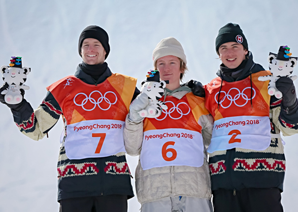 Redmond Gerard in the middle, Snowboarding, Men’s Slopestyle