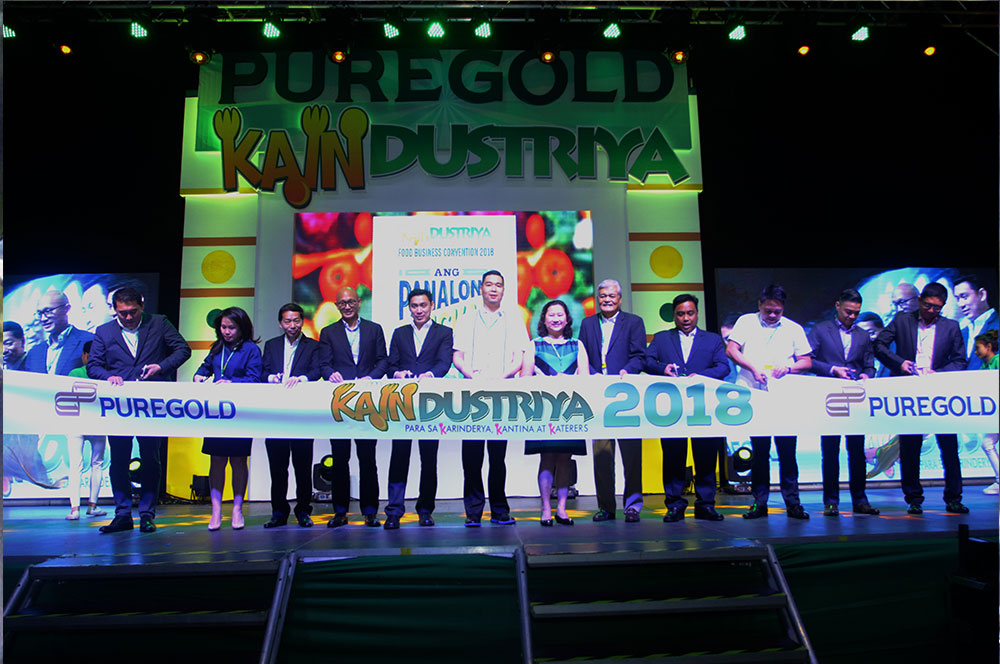 Cutting the ribbon to officially open Puregold’s Kaindustriya Food Business Convention happening on September 18 and 19 at the World Trade Center, (From LEFT ) are FOODSPHERE iNC. President Mr Jerome Ong, Nutri-Asia President & COO, Ms. Angie Flaminiano, Monde Nissin Sales Director Mr. Sammy Sih, Century Pacific Food Inc Executive Chairman MR. Chris Po, Chairman & CEO UNILIVER PHILIPPINES INC. Mr. Benjie Yap, PUREGOLD President Mr. Vincent Co, Vice Chairman Ms. Susan Co, Csco Capital President Mr. Leonardo Dayao, PUREGOLD VP Operations Mr. Antonio Delos Santos, Nestle Phil Inc Sales Director Mr. Jojo Dela Cruz, Uniliver Managinmg Director Mr. BJ Carreon and Universal Robina Vice President Mr. Oscar Villamora Jr.  The event is organized by Outbox Media Powerhouse Corporation.