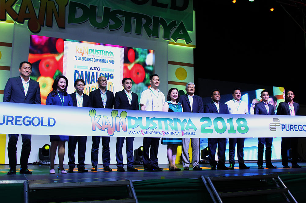 Cutting the ribbon to officially open Puregold’s Kaindustriya Food Business Convention happening on September 18 and 19 at the World Trade Center, (From LEFT ) are FOODSPHERE iNC. President Mr Jerome Ong, Nutri-Asia President & COO, Ms. Angie Flaminiano, Monde Nissin Sales Director Mr. Sammy Sih, Century Pacific Food Inc Executive Chairman MR. Chris Po, Chairman & CEO UNILIVER PHILIPPINES INC. Mr. Benjie Yap, PUREGOLD President Mr. Vincent Co, Vice Chairman Ms. Susan Co, Csco Capital President Mr. Leonardo Dayao, PUREGOLD VP Operations Mr. Antonio Delos Santos, Nestle Phil Inc Sales Director Mr. Jojo Dela Cruz, Uniliver Managinmg Director Mr. BJ Carreon and Universal Robina Vice President Mr. Oscar Villamora Jr.  The event is organized by Outbox Media Powerhouse Corporation.