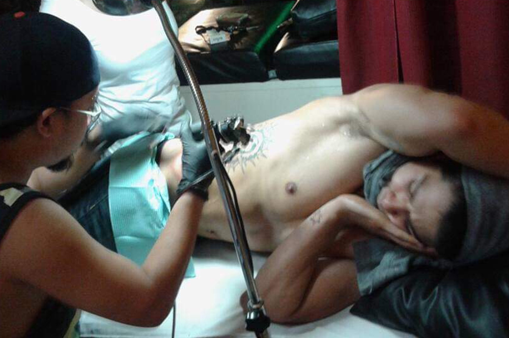 Tribal tattoo artist inks celebs