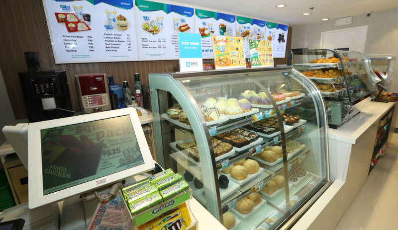 FamilyMart Glorietta 3 boasts a new and spacious store design, with bigger and cafe-inspired dining space.