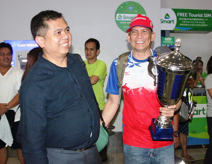 photo shows Philippine Executive Chess Champion Atty. Cliburn Anthony A. Orbe (left) congratulates World Senior Vice Champion Grandmaster Rogelio "Joey" Antonio Jr. (right) who just arrived Monday night at Terminal 3 Airport in Pasay City.