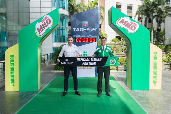 ROMAIN CANS, TAG Heuer Area Sales Director for the Philippines and LESTER P. CASTILLO, MILO Sports Executive with the official clock to be used in the races with 42KM category, reflecting 2017 National MILO Marathon King Joerge Andrade’s time to beat